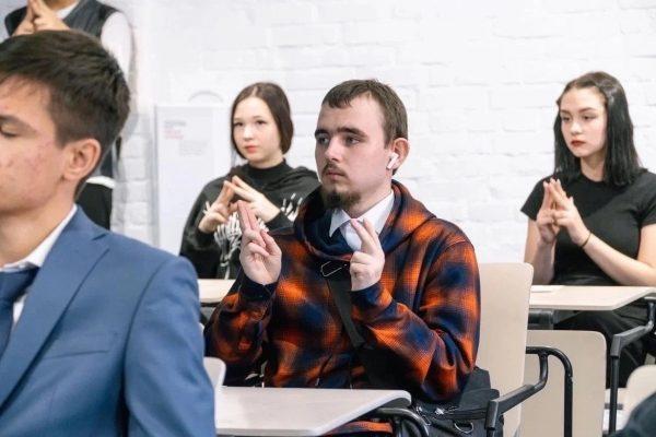 Сотрудники КВШП провели мастер-классы по русскому жестовому языку