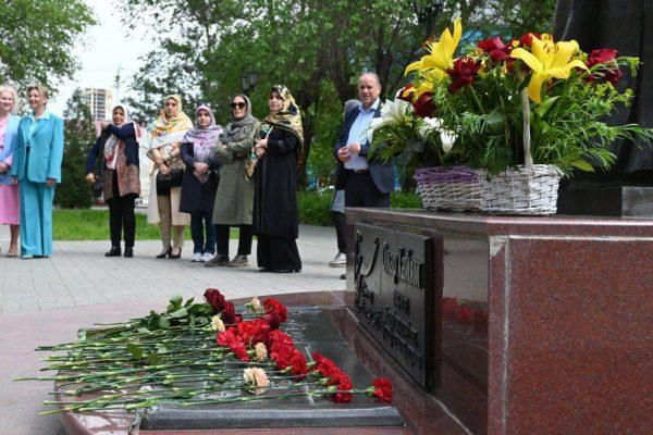 Сотрудник КВШП обеспечил лингвистическое сопровождение памятного мероприятия в честь Омара Хайяма